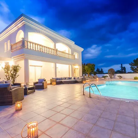 Natasha Villa Coral Bay